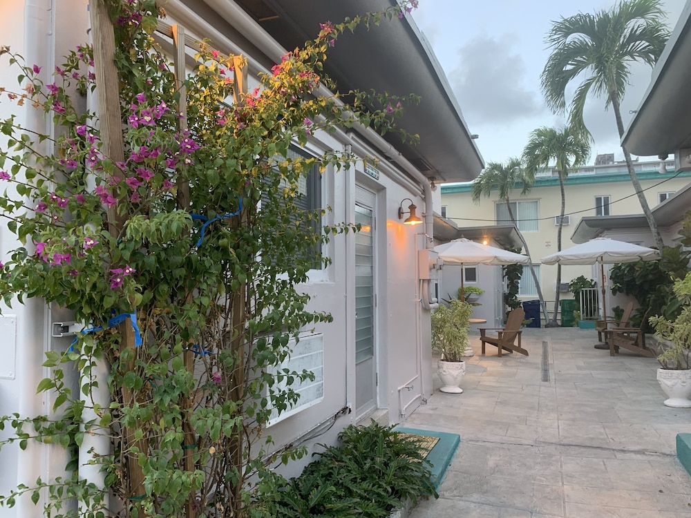 Tiana Beach Inn - photo 23
