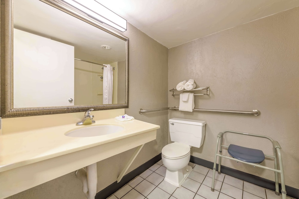 Motel 6 Spring Hill FL Weeki Wachee - photo 20