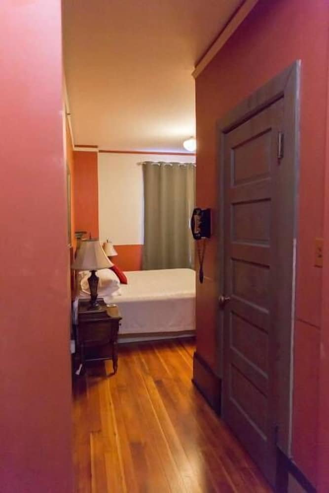 Centralia Square Grand Ballroom and Vintage Hotel - photo 37