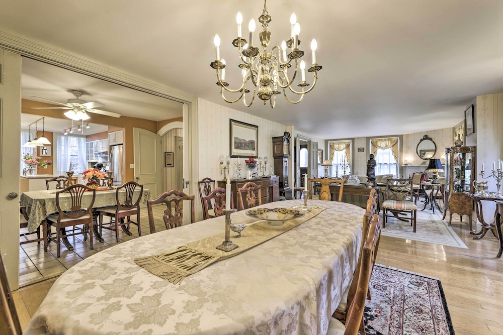 Elegant Norwich House with Billiards Room and Ballroom — 4-Star Luxury Hotel in Norwich, United States