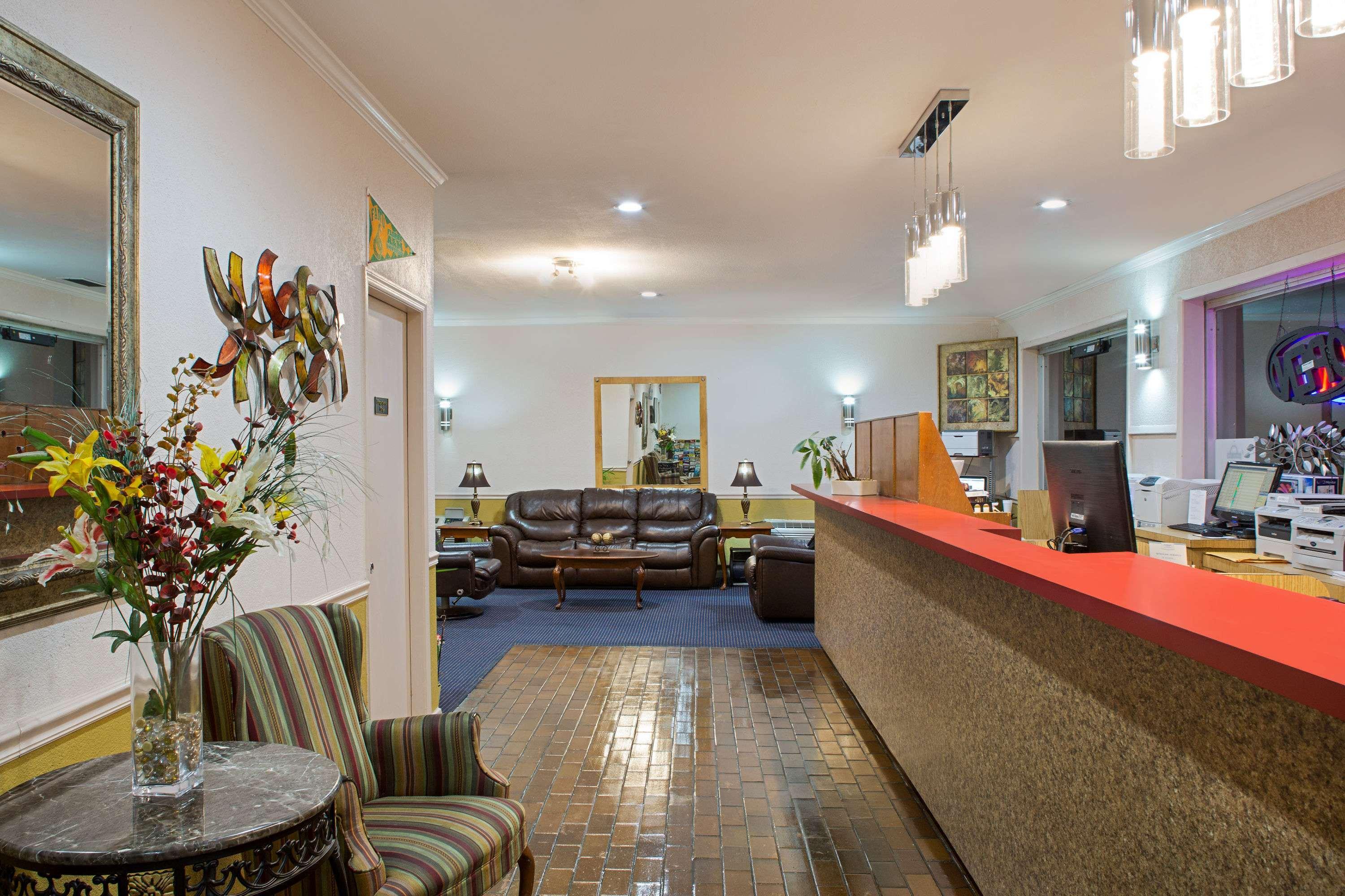 Days Inn by Wyndham Tallahassee Government Center - photo 16
