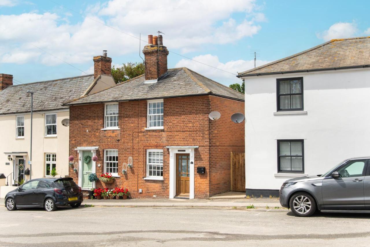 Mill Dam Lake House — 4-Star Luxury Hotel in Saint Osyth, United Kingdom