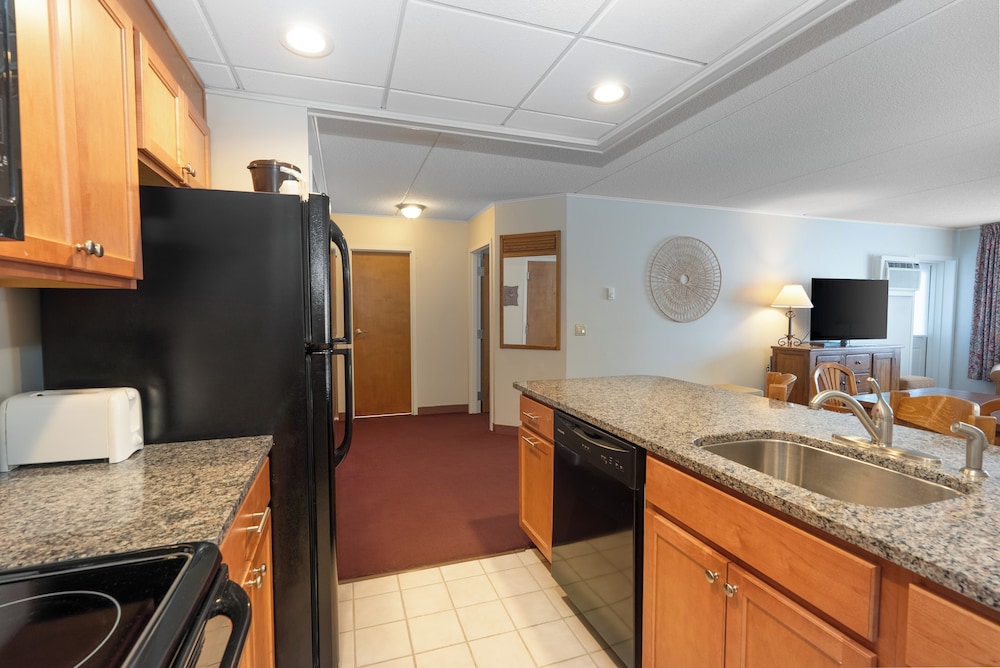 Fireside Inn & Suites Gilford - photo 21