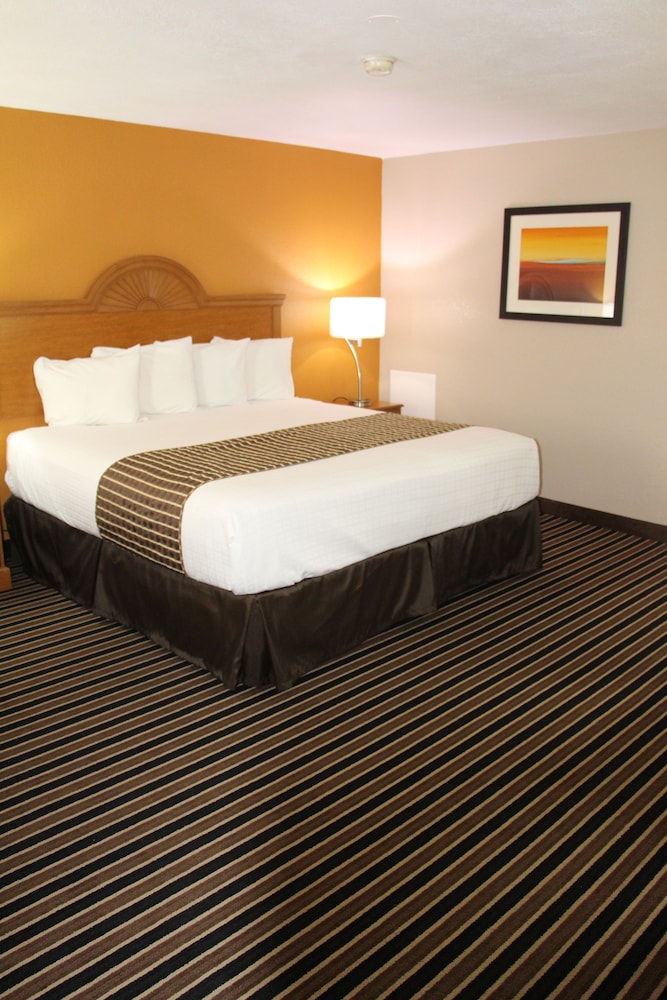 Westbridge Inn and Suites - photo 15