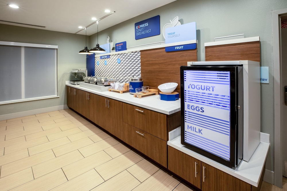 Holiday Inn Express & Suites Rockport Bay View by IHG - photo 40