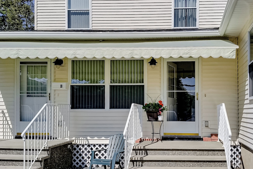 Unbeatable Downtown Location Bar Harbor Apt — Bar Harbor — photo 3