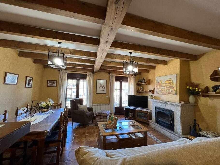 El Sobrao de Gredos — 4-Star Luxury Hotel in Navarredonda De Gredos, Spain