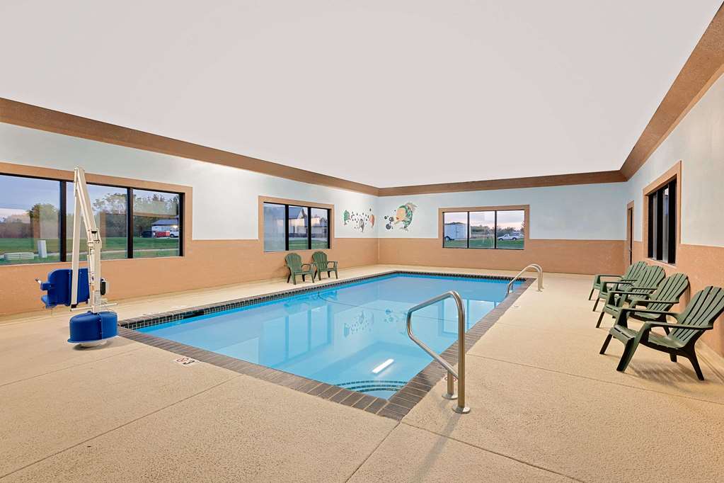 Howard Johnson by Wyndham Waterloo Cedar Falls - photo 7