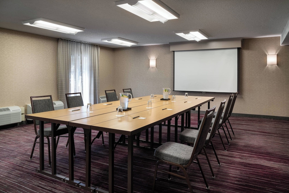 Courtyard by Marriott Pleasanton - photo 28