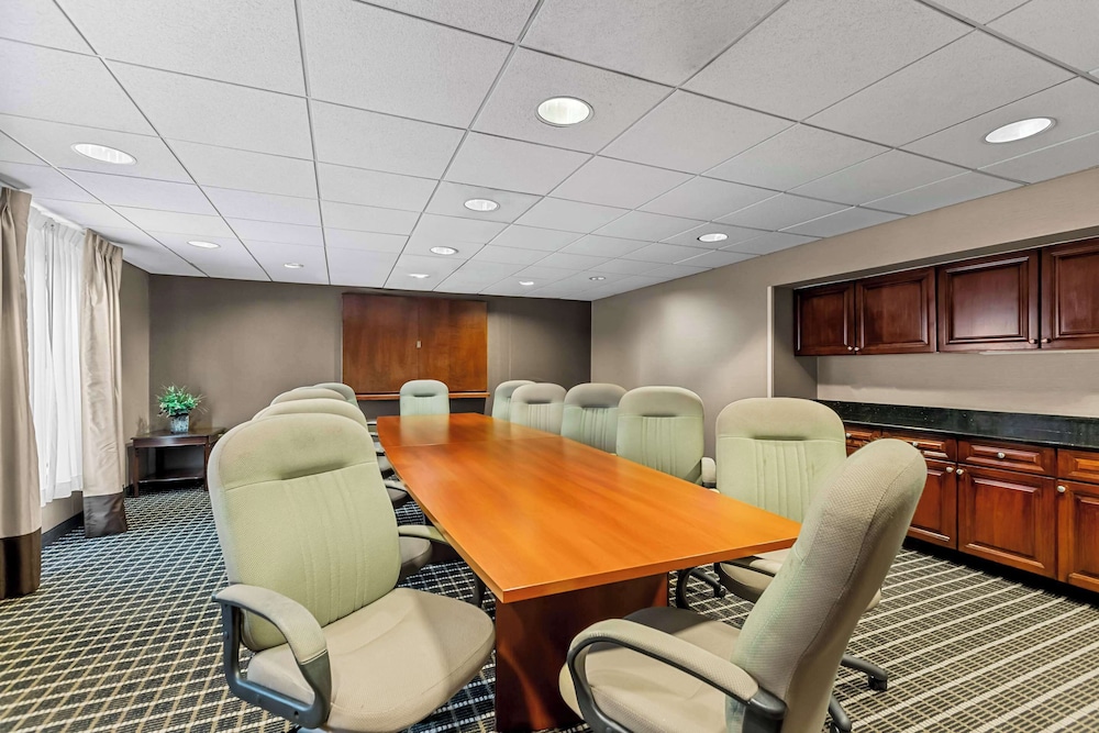 Comfort Inn & Suites Somerset New Brunswick - photo 36