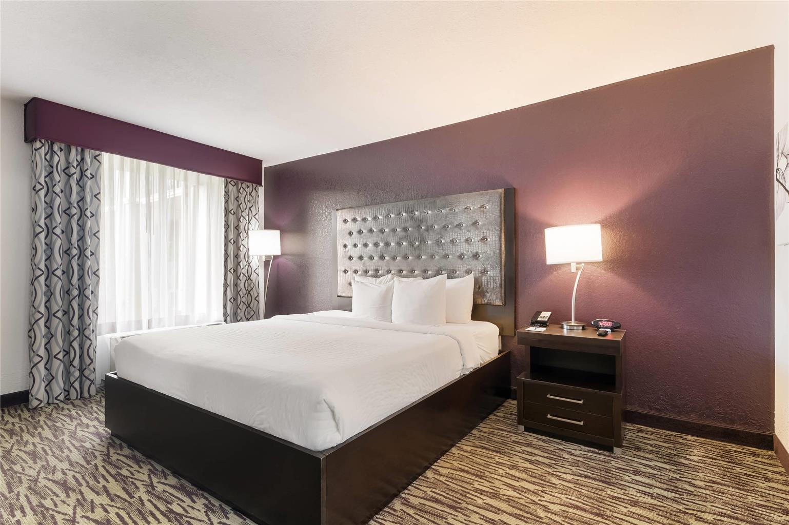 Clarion Inn & Suites Across From Universal Orlando Resort - photo 17