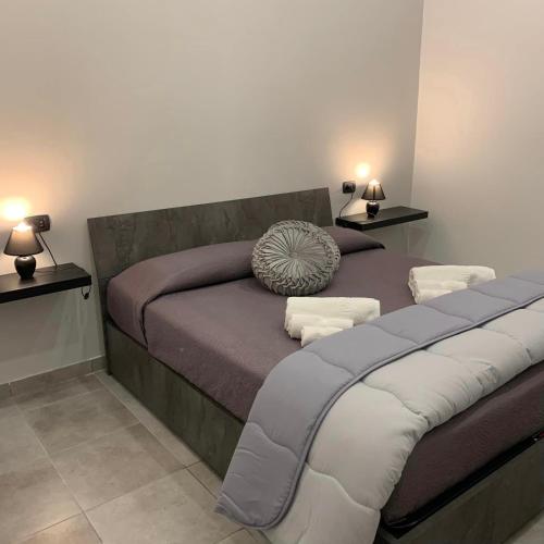 Miris Apartment Fast Comfortable Naples Airport Capodichino 25 Minutes Walk Self Check In — 4-Star Luxury Hotel in Naples, Italy