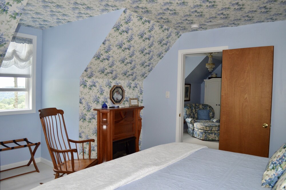 Bald Mountain House Inn at the Wolf Laurel Resort - photo 16