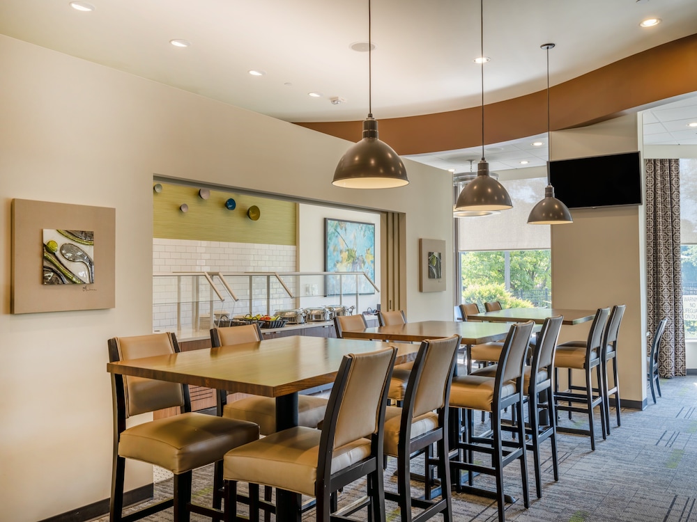 Holiday Inn Greensboro Coliseum by IHG - photo 20