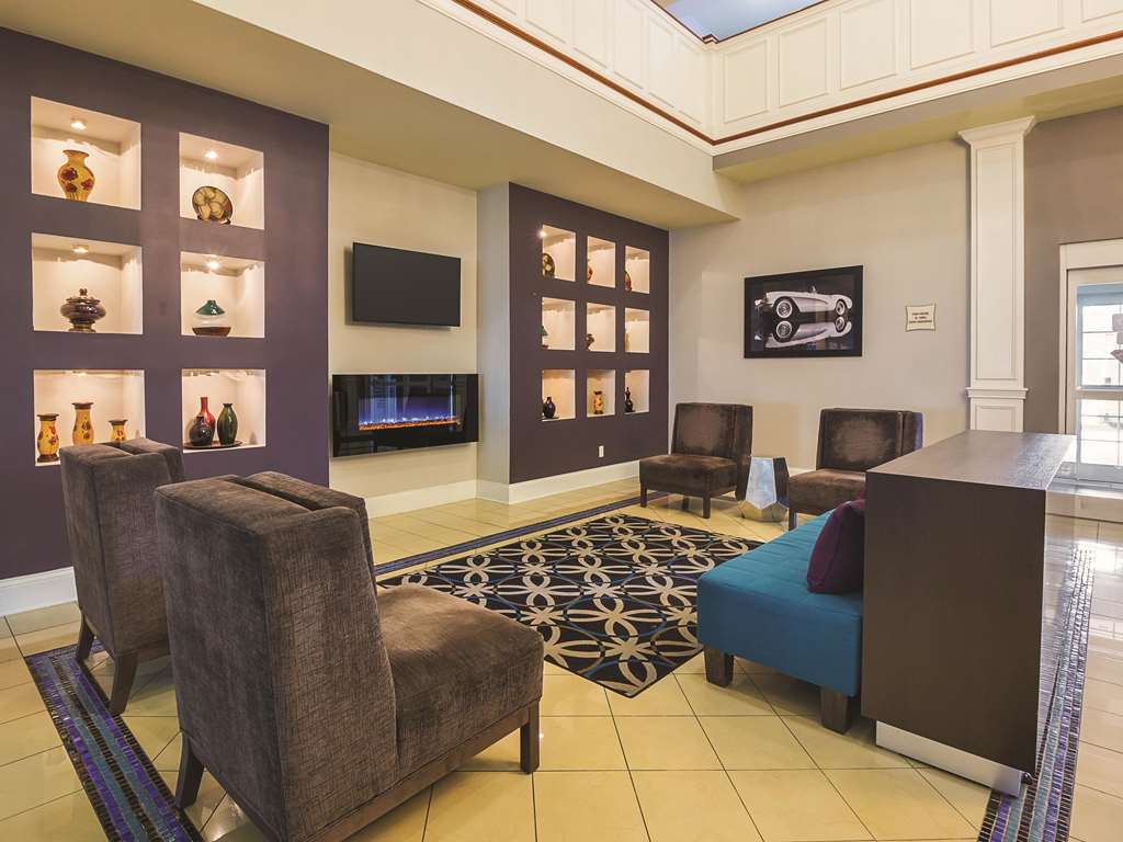 La Quinta Inn & Suites by Wyndham Bowling Green - photo 8