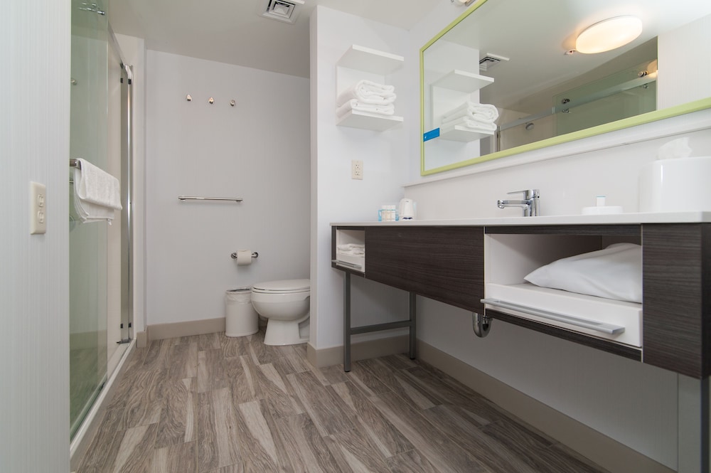 Hampton Inn Norwich - photo 43