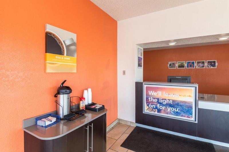 Motel 6 Clinton OK - photo 20