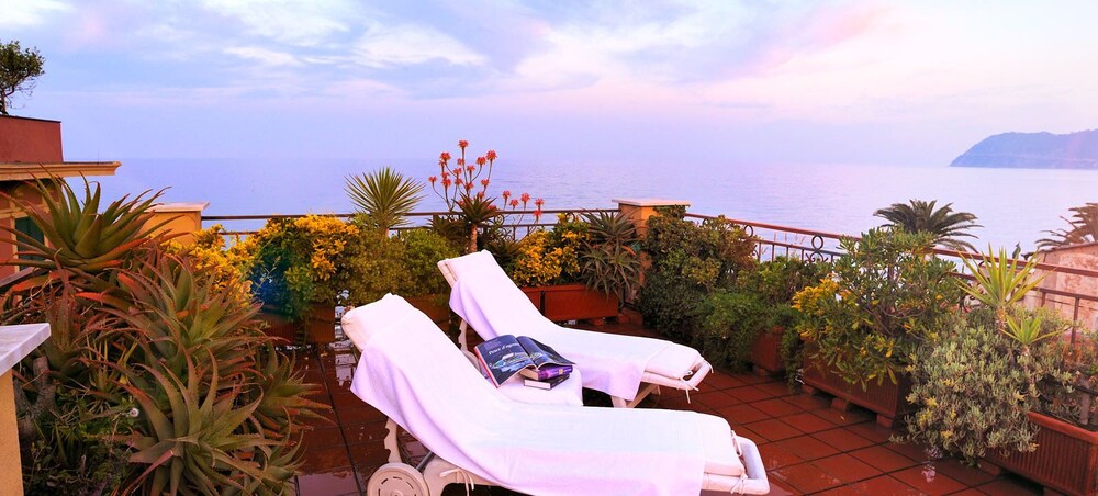 Residence Le Terrazze — 4-Star Luxury Hotel in Alassio, Italy