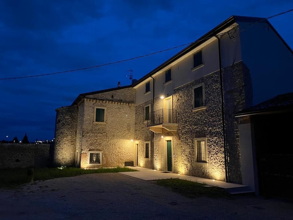 CasaOssan — 4-Star Luxury Hotel in San Pietro In Cariano, Italy