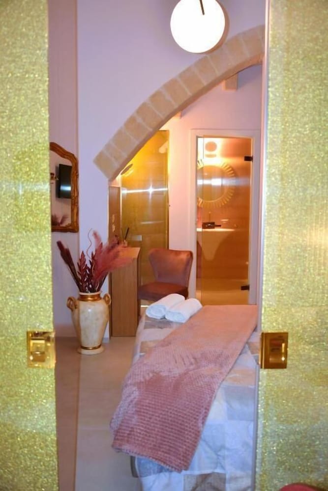 Lovely & Chic Rooms Nei Sassi — 4-Star Luxury Hotel in Matera, Italy