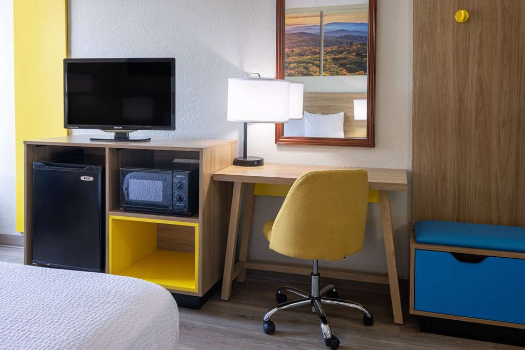 Days Inn by Wyndham Winchester - photo 18