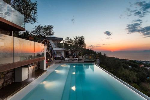 Villa Davide — 4-Star Luxury Hotel in Sorrento, Italy