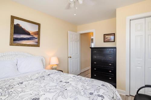 Absolute Beach by Oak Island Accommodations - photo 25