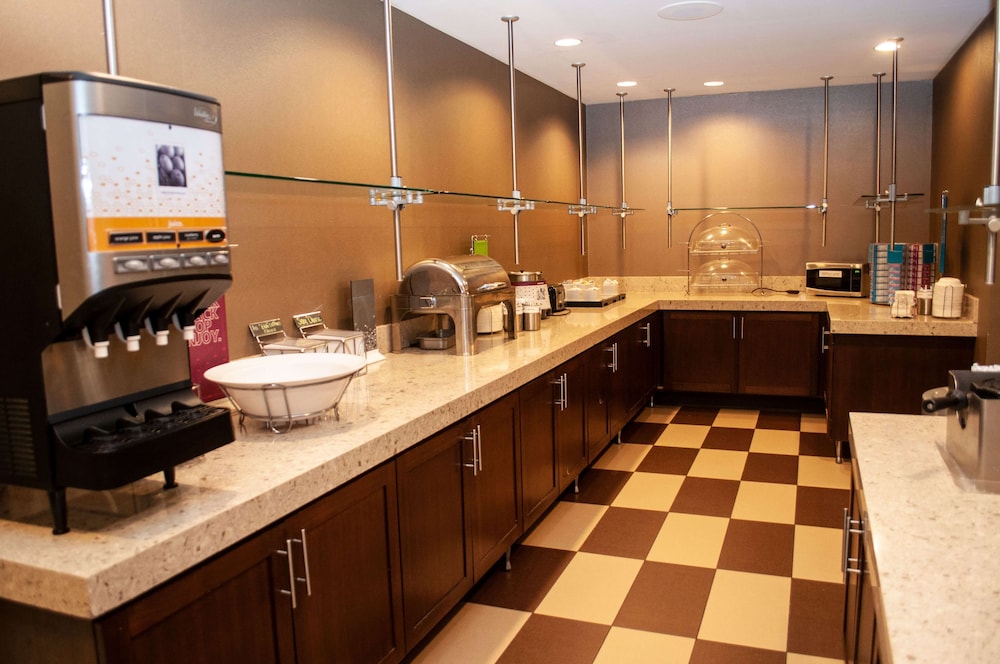 Hampton Inn Terre Haute - photo 33