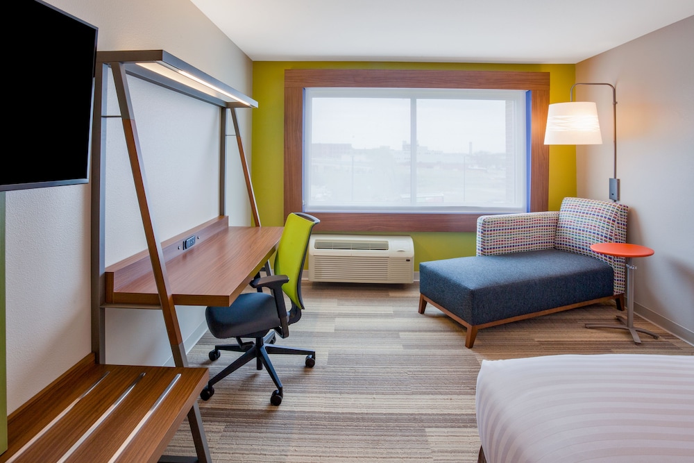 Holiday Inn Express & Suites Des Moines Downtown by IHG - photo 10