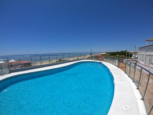 Islantilla primera linea de playa piscina parking — 4-Star Luxury Hotel in Islantilla, Spain