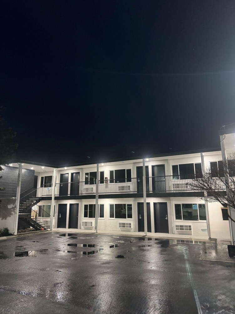 Laguna Inn - photo 47