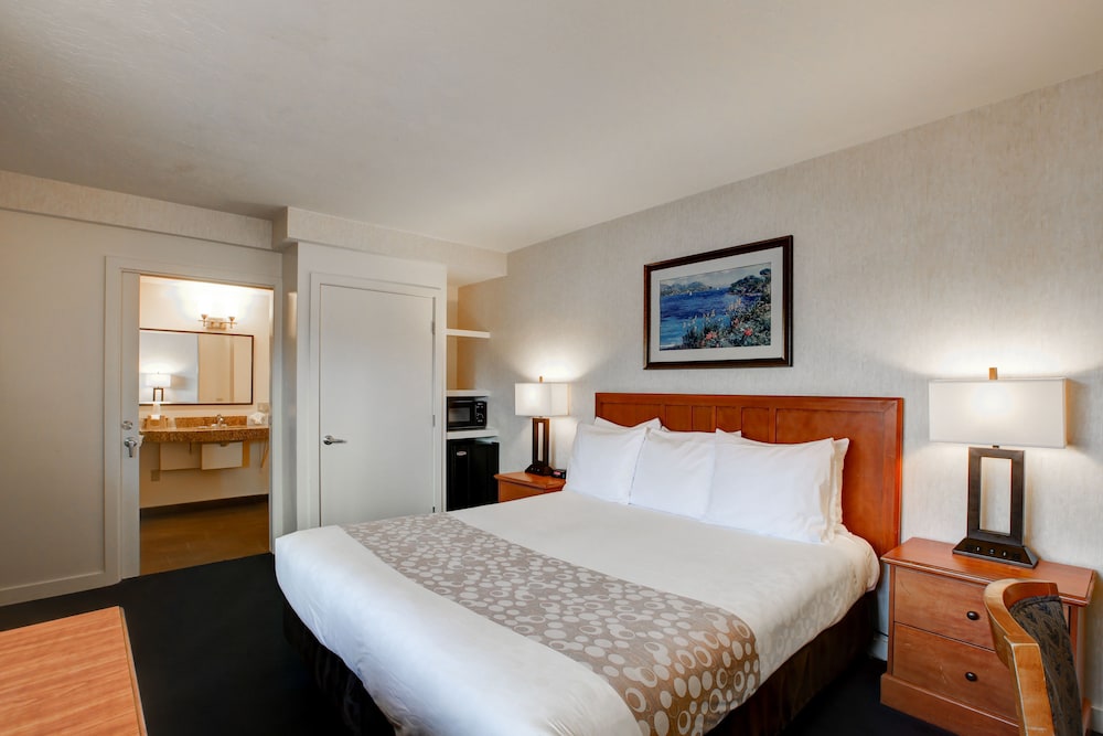 Newport Channel Inn Near Huntington State Beach in Newport Beach, United States