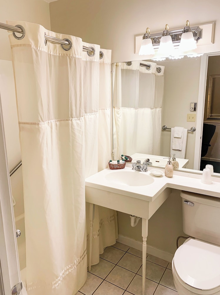 Cedar Crest Inn - photo 6
