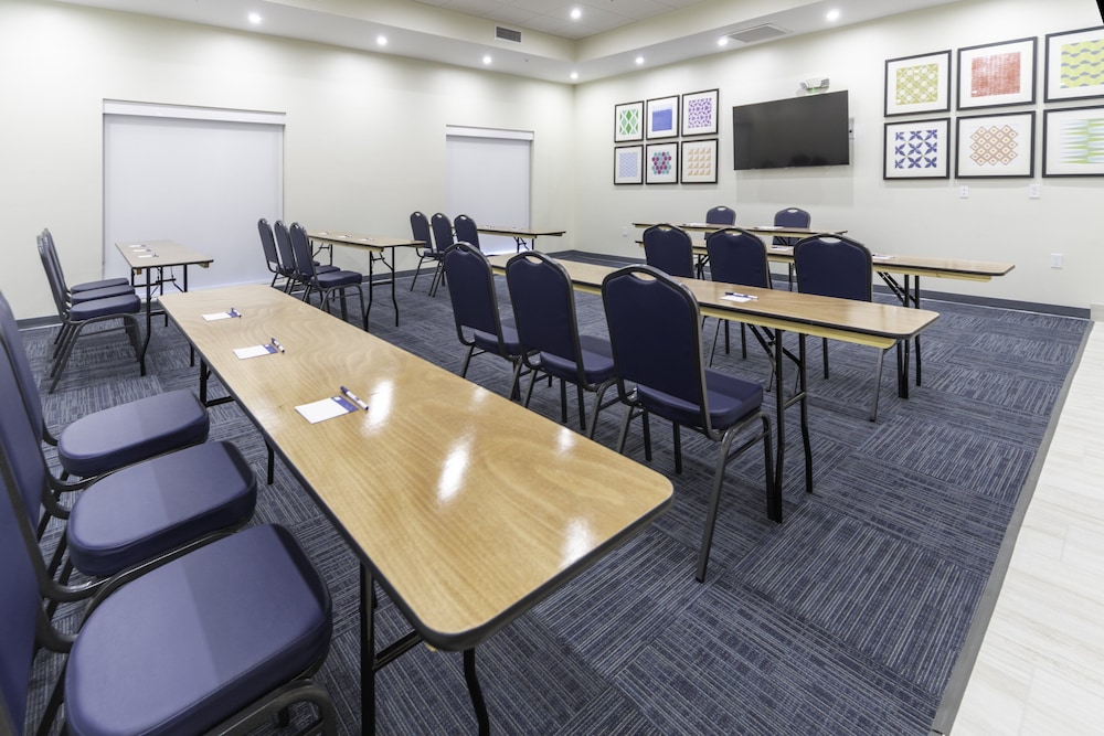 Holiday Inn Express & Suites Fort Myers Airport by IHG - photo 45