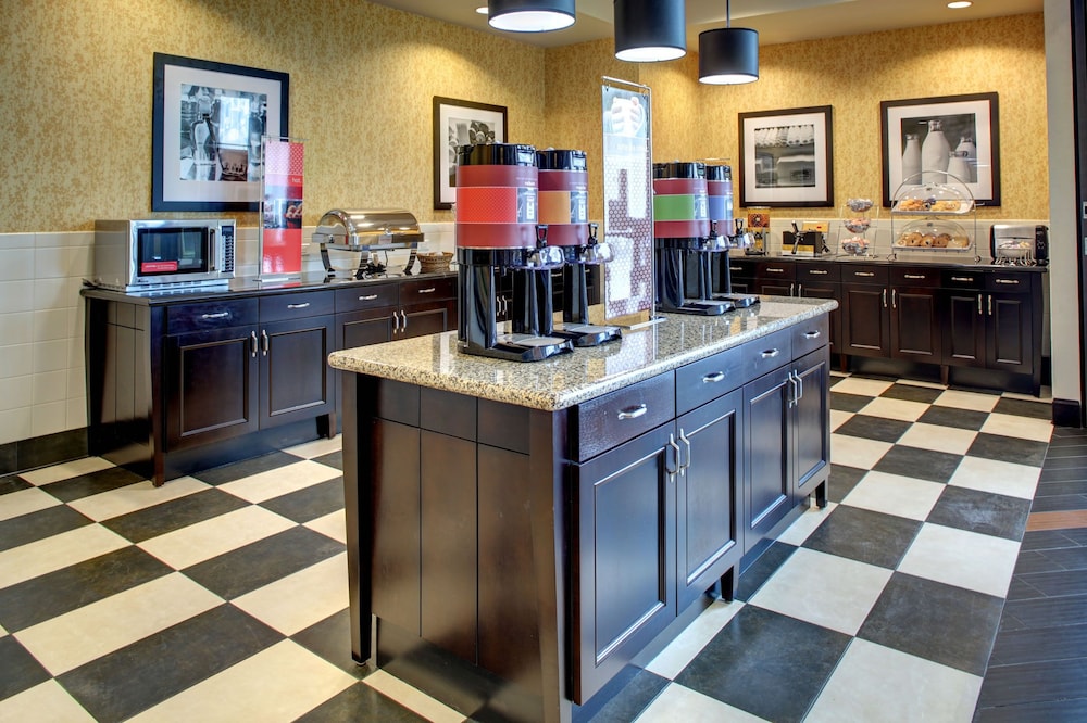 Hampton Inn & Suites Baton Rouge Downtown - photo 32