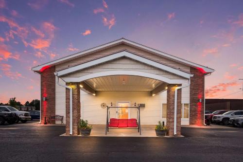 Econo Lodge Inn & Suites Escanaba North - photo 33
