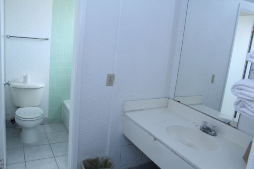 SuperLodge Motel - photo 35