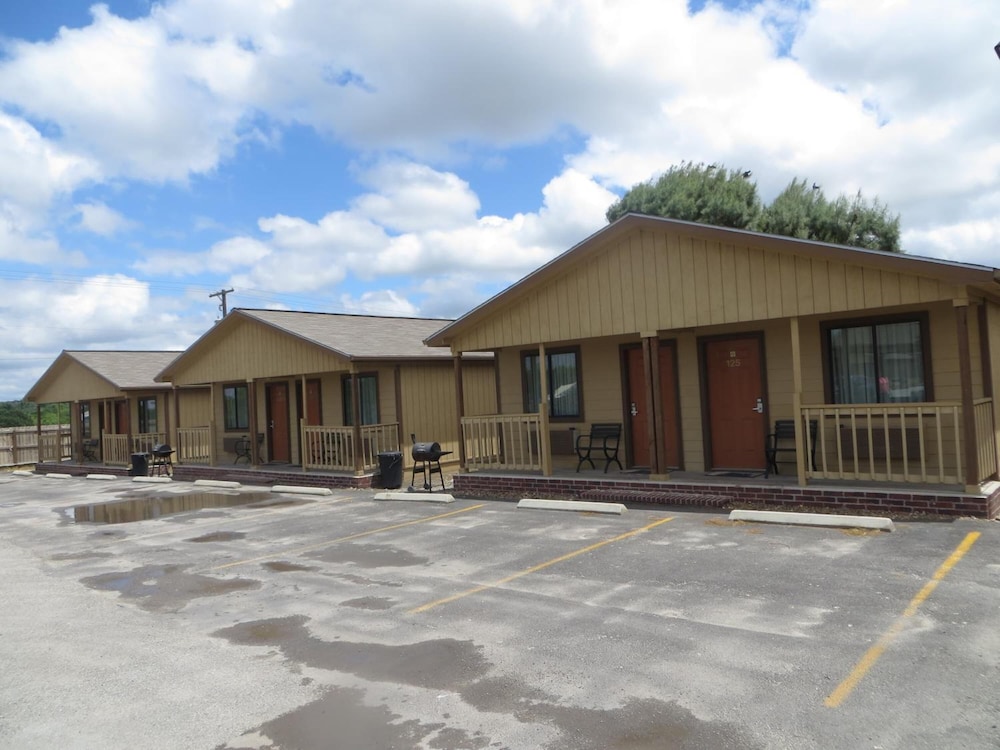 Kenedy Country Inn - photo 28