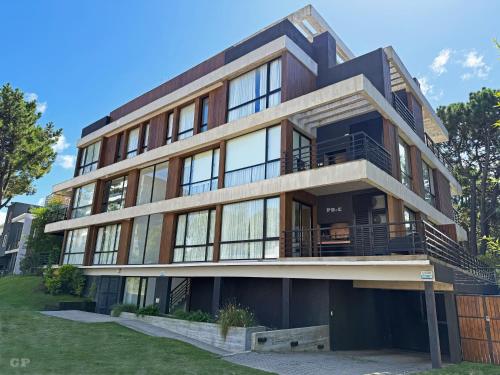 Departamento Moderno Premium con Piscina y Cochera — 4-Star Luxury Hotel in Pinamar, Argentina