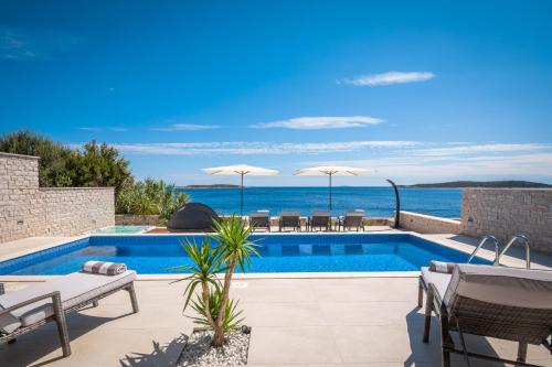 Villa Carisma island Vis — 4-Star Luxury Hotel in Vis, Croatia