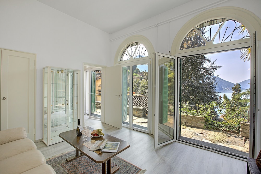 Romantic Terrace With Lake View — 4-Star Luxury Hotel in Lugano, Switzerland