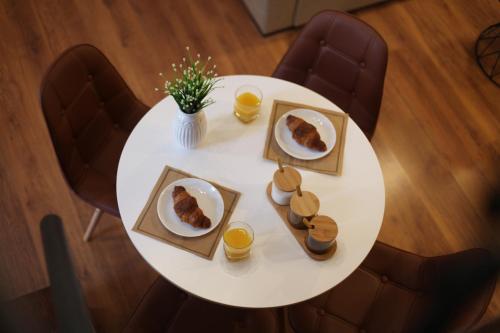 Luxury Duplex Studios City Center