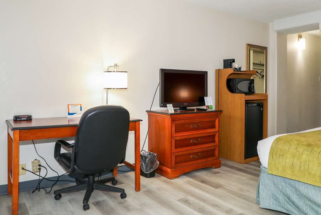 Ramada by Wyndham Cumberland Downtown - photo 20
