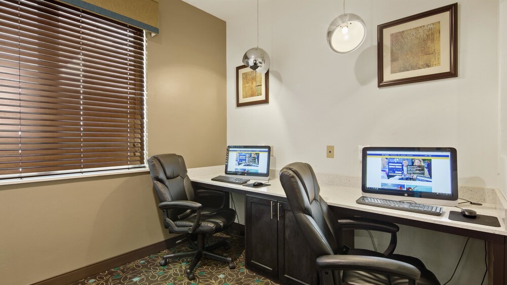 Best Western Lindsay Inn & Suites - photo 17