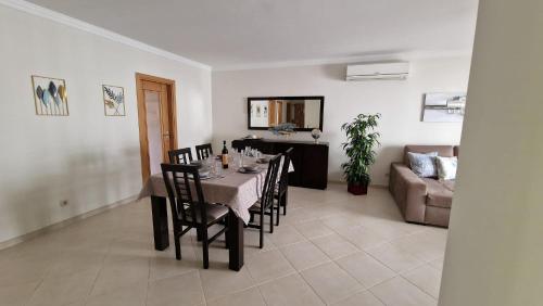 Apartamento Praia SIS — 4-Star Luxury Hotel in Armacao De Pera, Portugal