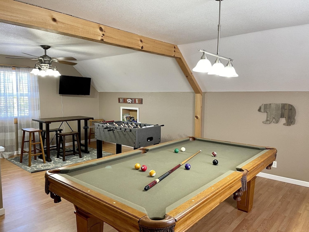 Blue Rooster Inn - photo 10