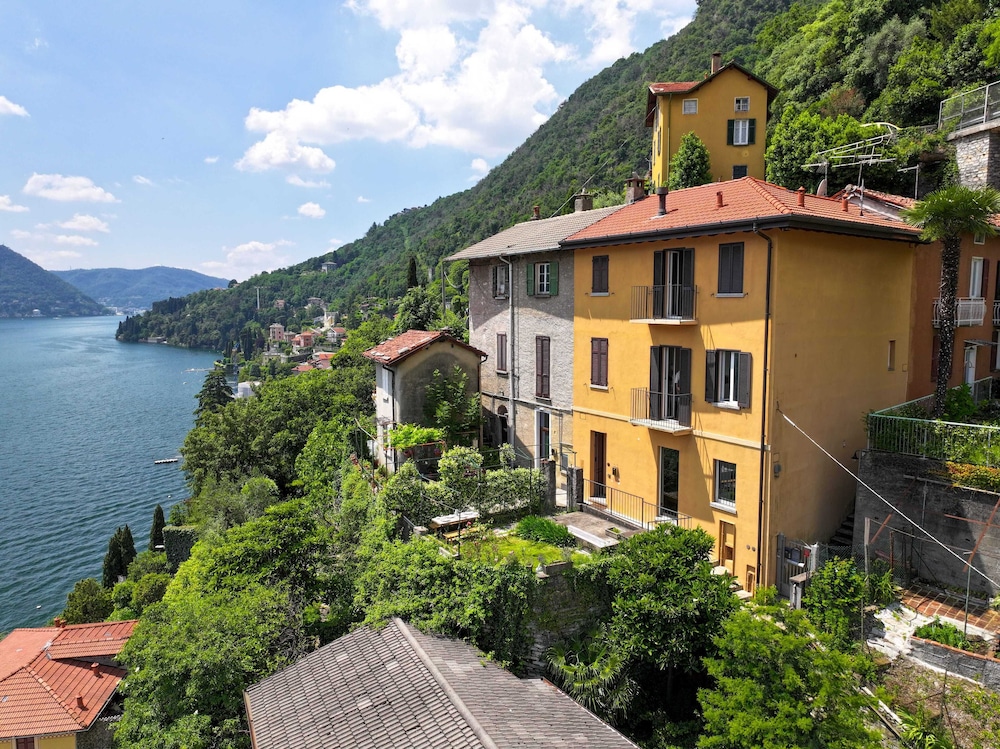 Up & Up — 4-Star Luxury Hotel in Moltrasio, Italy