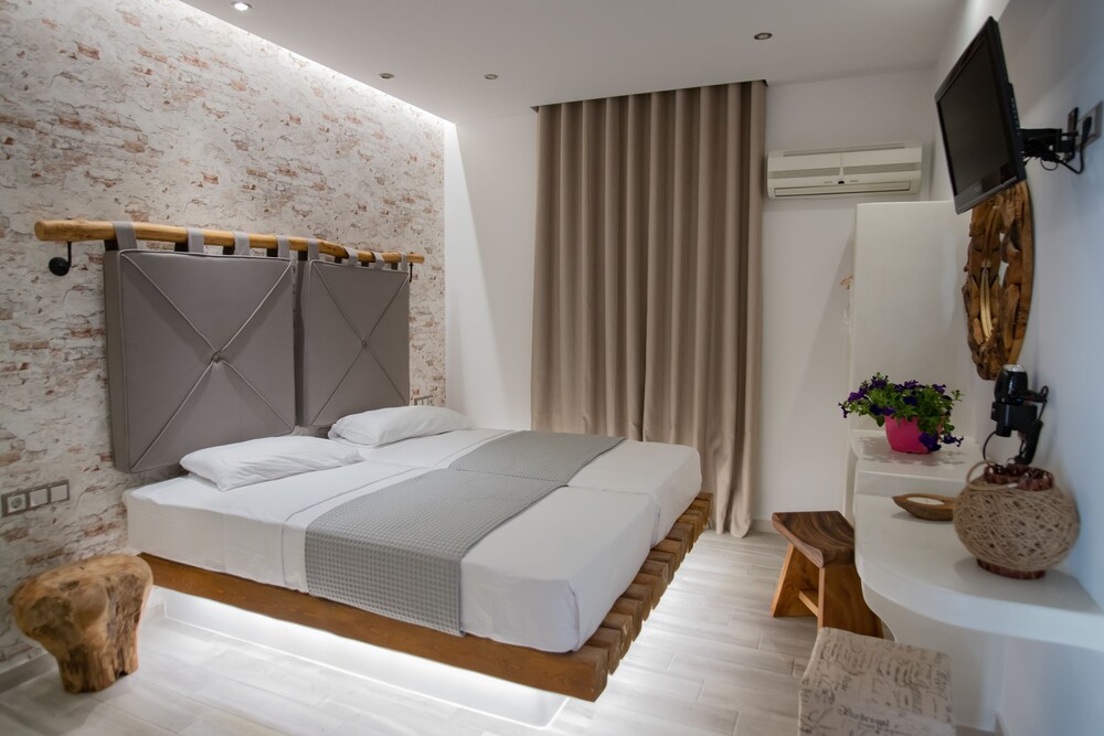 Katerina Roza Studios Heartfelt Hospitality in the City in Naxos, Greece