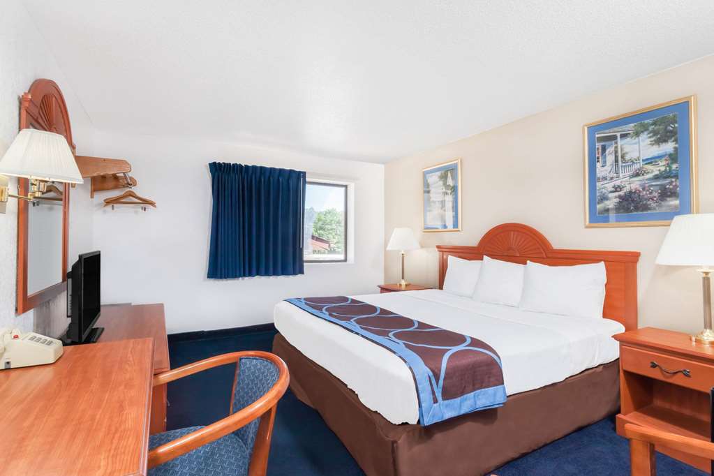 Super 8 by Wyndham Montgomery Maybrook - photo 7