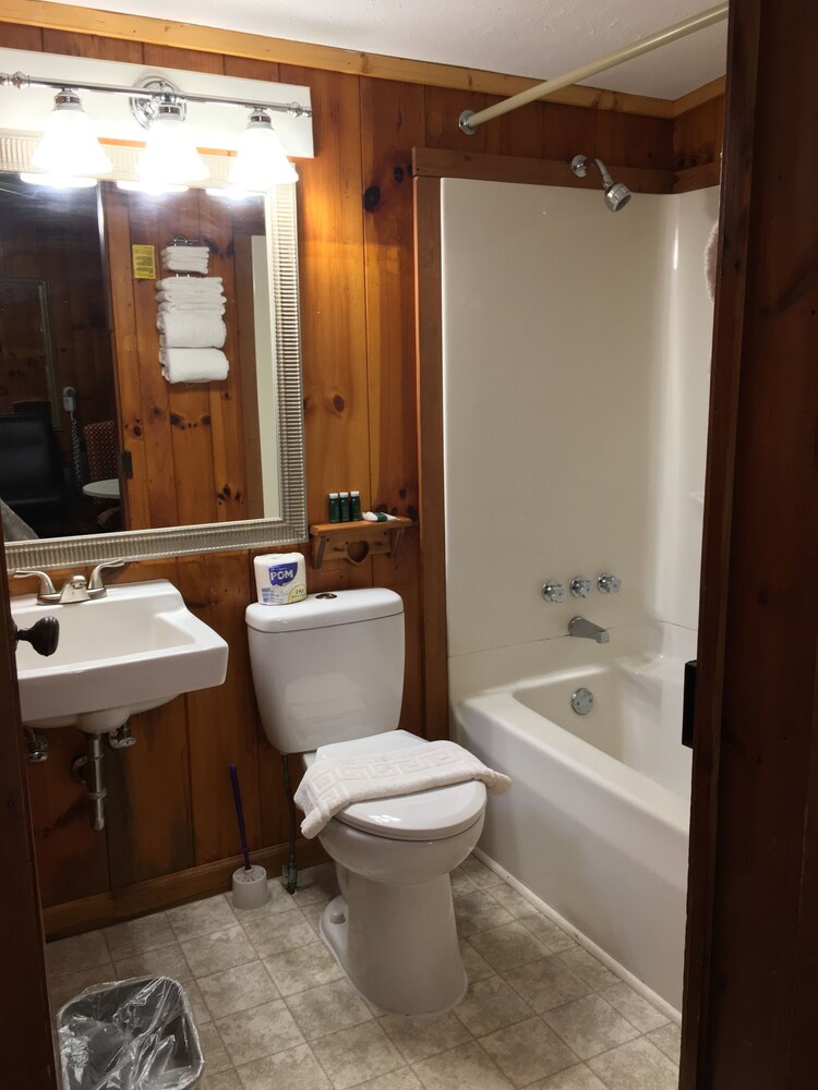 CedarWood Inn - photo 93